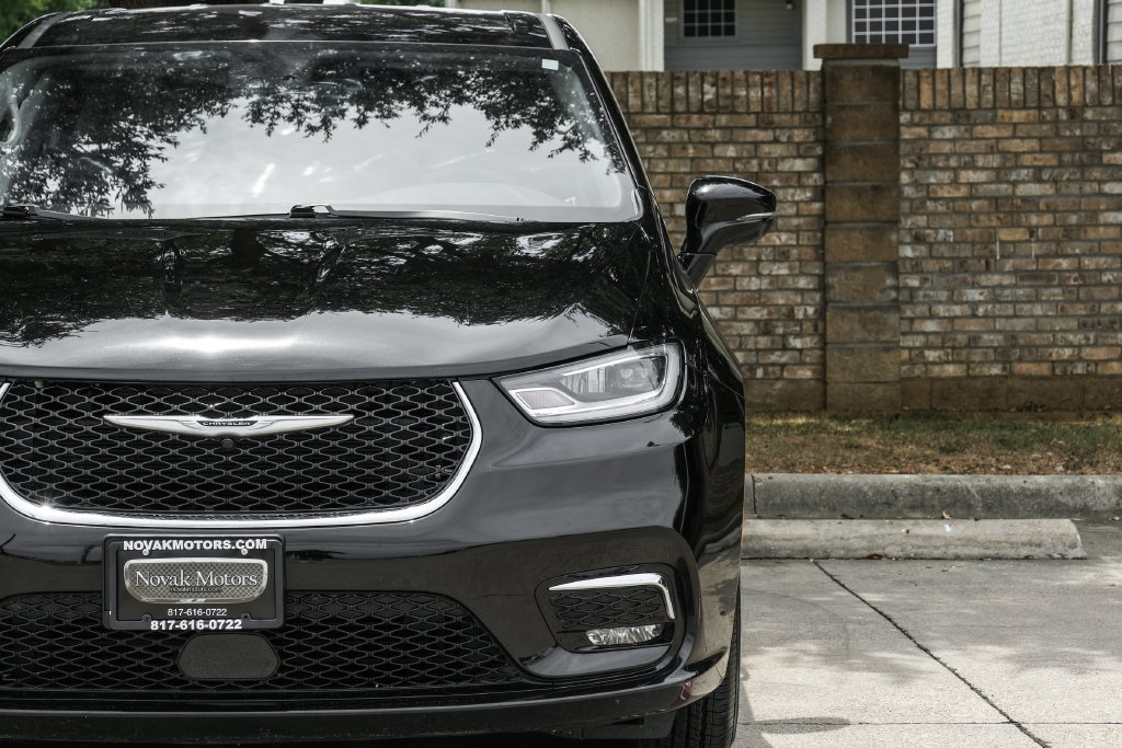 Used 2024 Chrysler Pacifica Touring-L FWD image 62