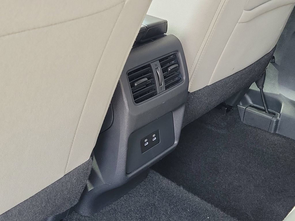 Certified 2025 Nissan Rogue SV FWD image 19