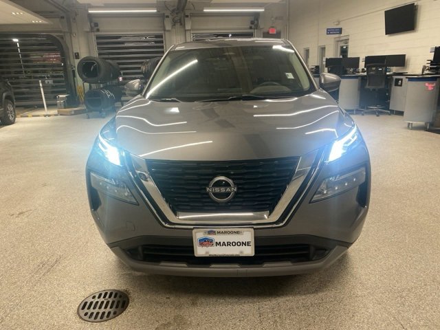 Used 2023 Nissan Rogue SV image 2