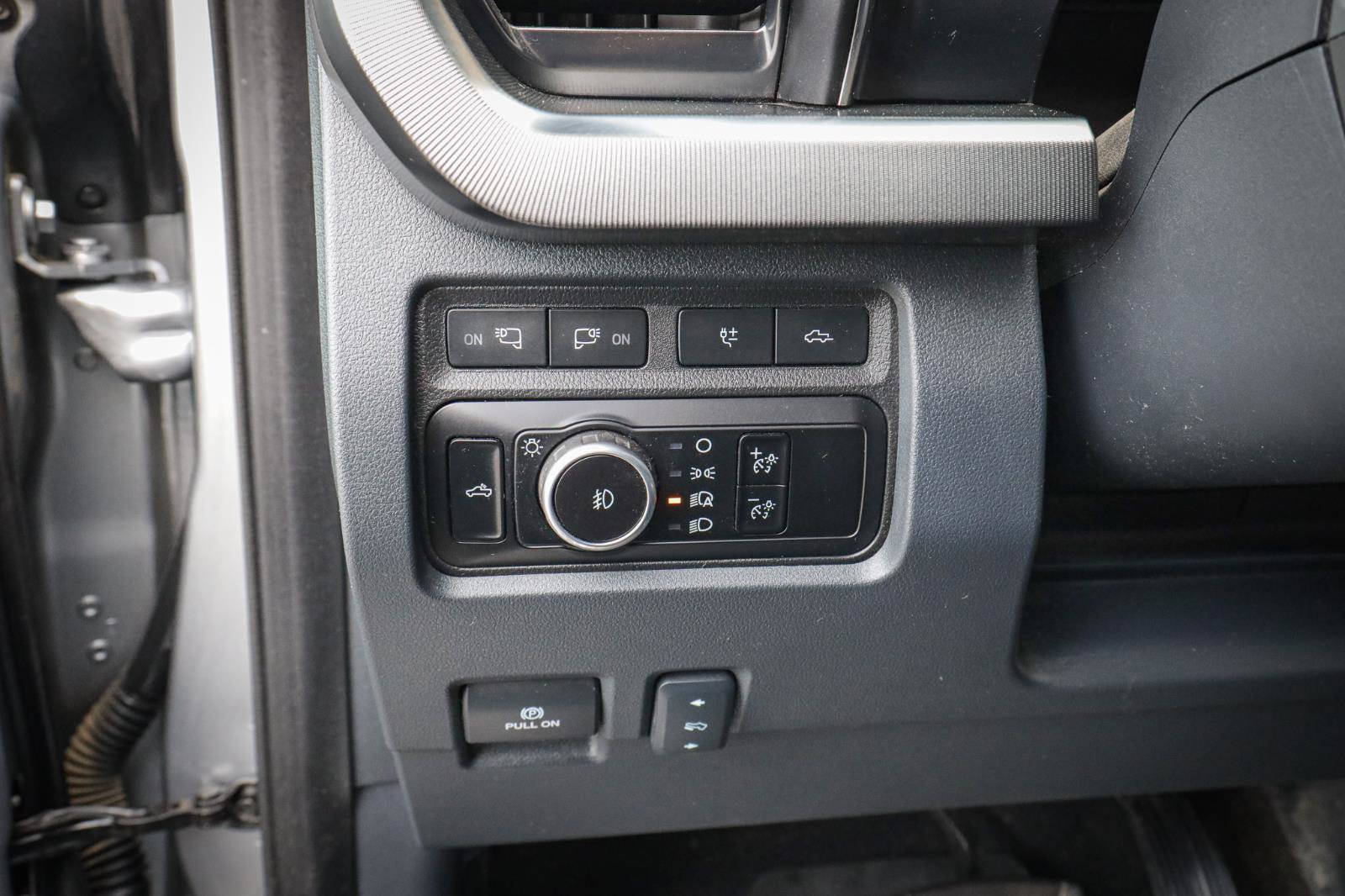 Used 2023 Ford F350 Platinum w/ Tremor Off-Road Package image 22