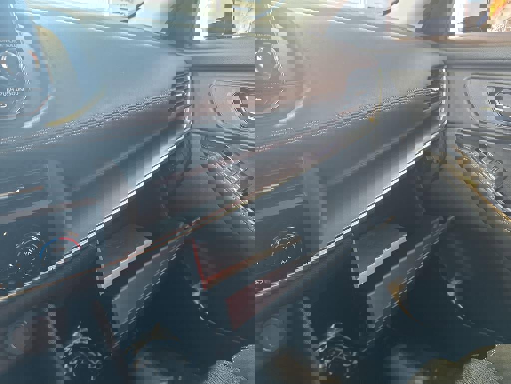 Used 2024 Nissan Rogue SV image 26