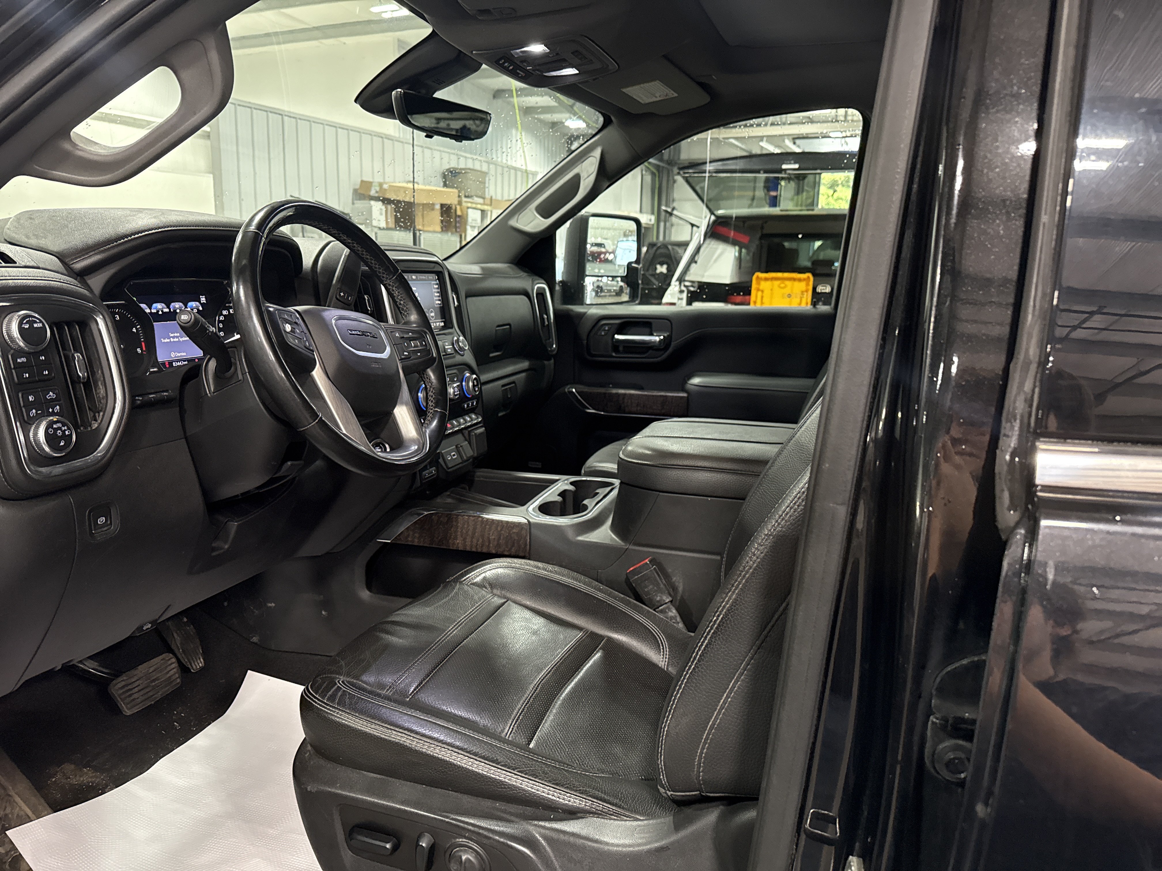Used 2023 GMC Sierra 2500 Denali w/ Denali Black Diamond Edition AWD/4WD image 6