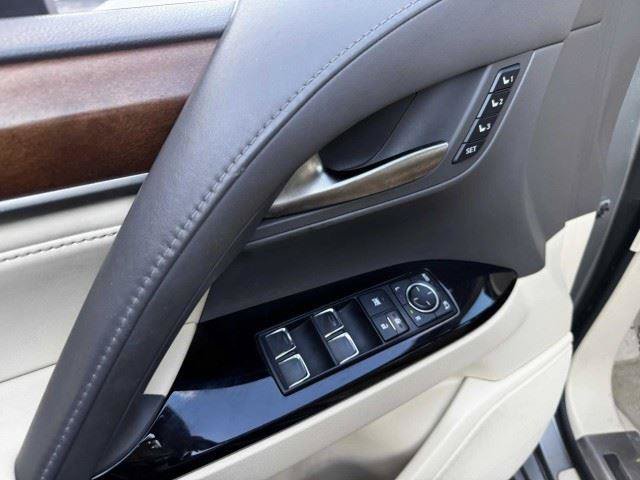 Used 2019 Lexus LX 570 4WD w/ Luxury Package image 48