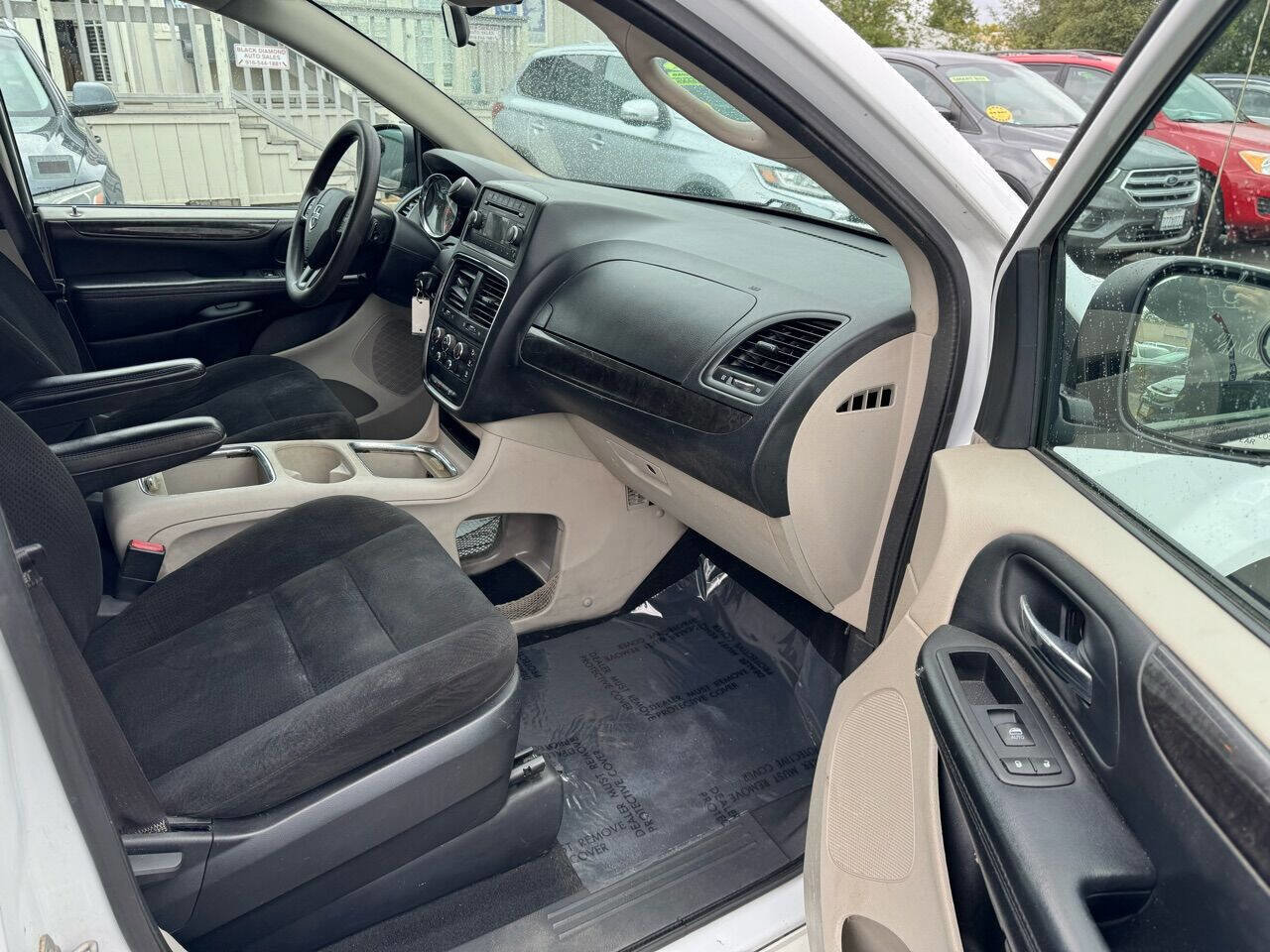 Used 2016 Dodge Grand Caravan SXT FWD image 15