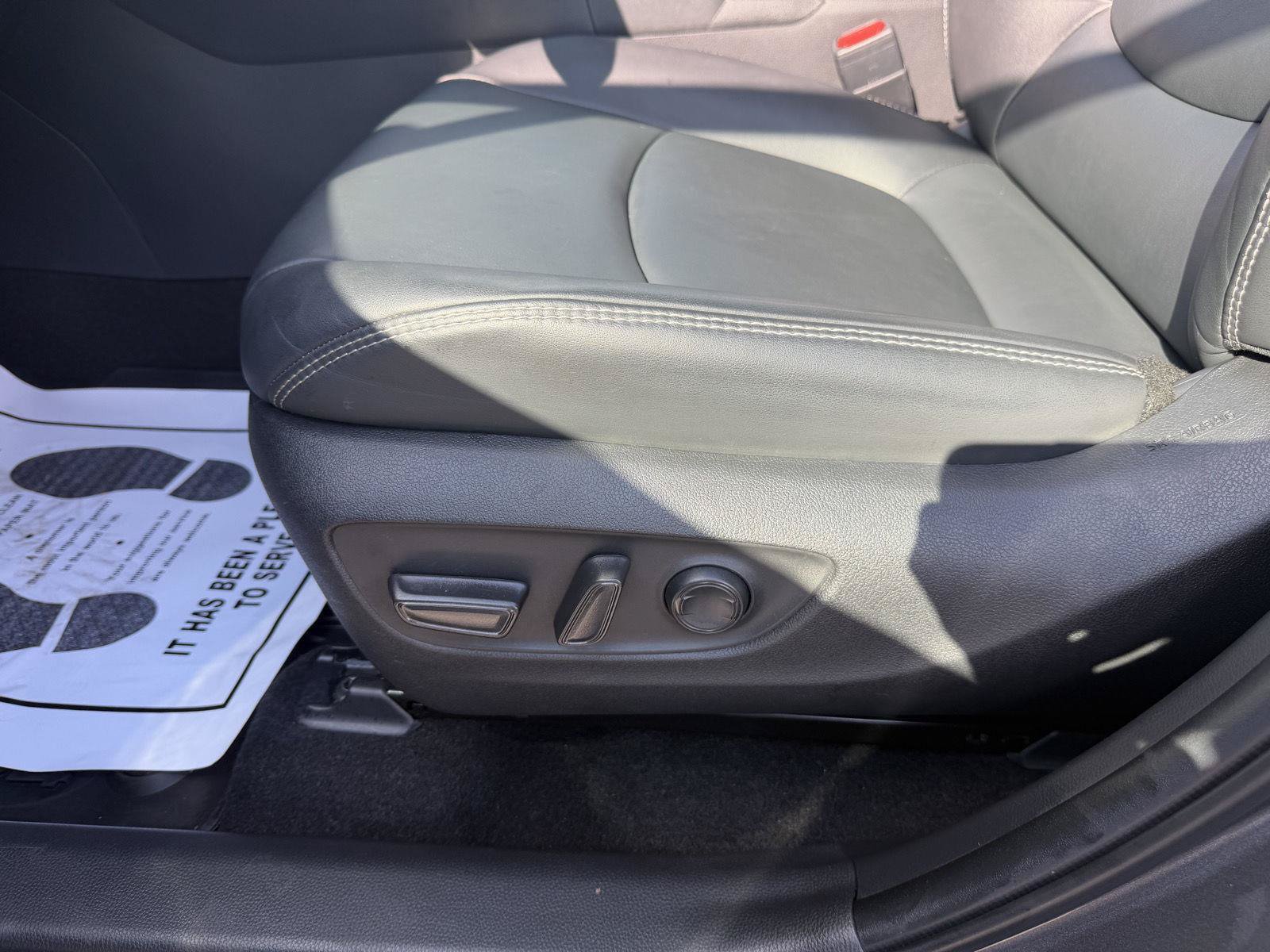 Used 2023 Toyota RAV4 XLE Premium FWD image 11