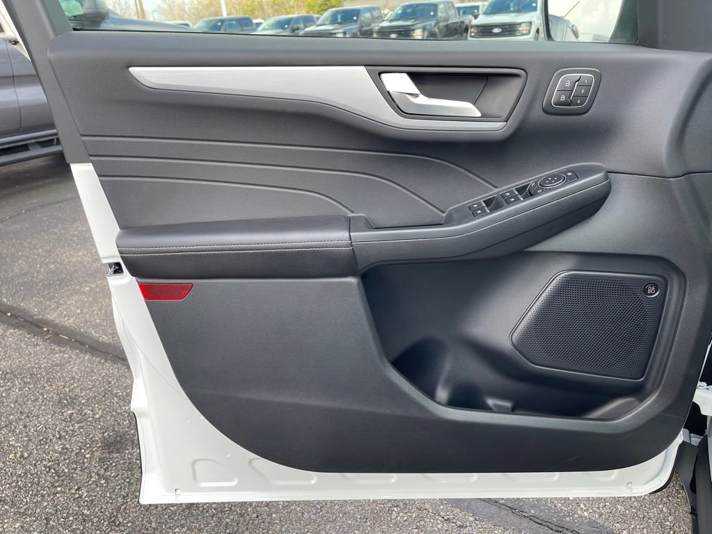 New 2025 Ford Escape SE w/ PHEV Premium Package image 19