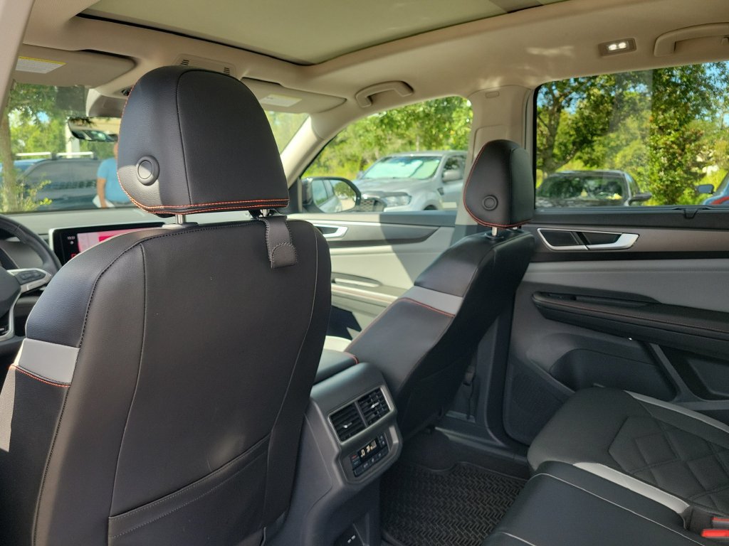 Used 2024 Volkswagen Atlas Peak Edition SE AWD/4WD image 25