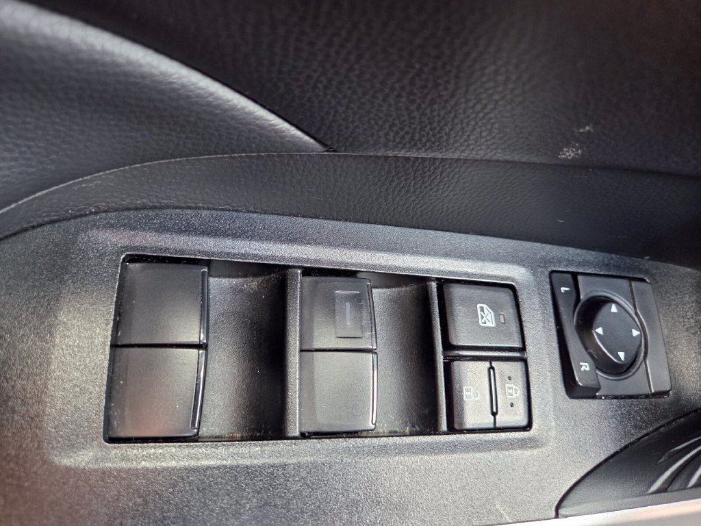 Used 2025 Toyota RAV4 LE AWD/4WD image 20