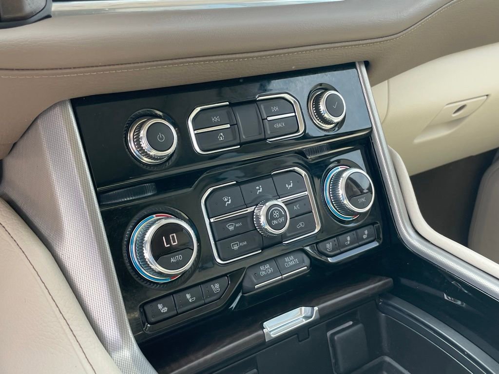Used 2021 GMC Yukon Denali w/ Denali Premium Package AWD/4WD image 17