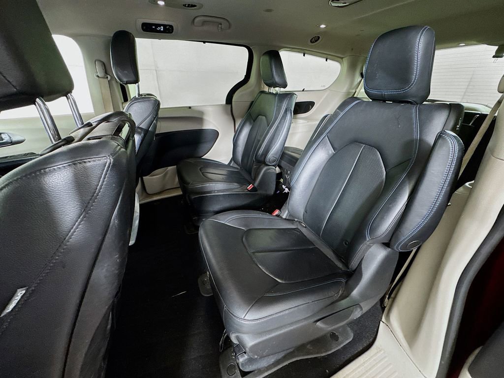 Used 2021 Chrysler Pacifica Touring-L w/ Uconnect Theater Family Group image 24
