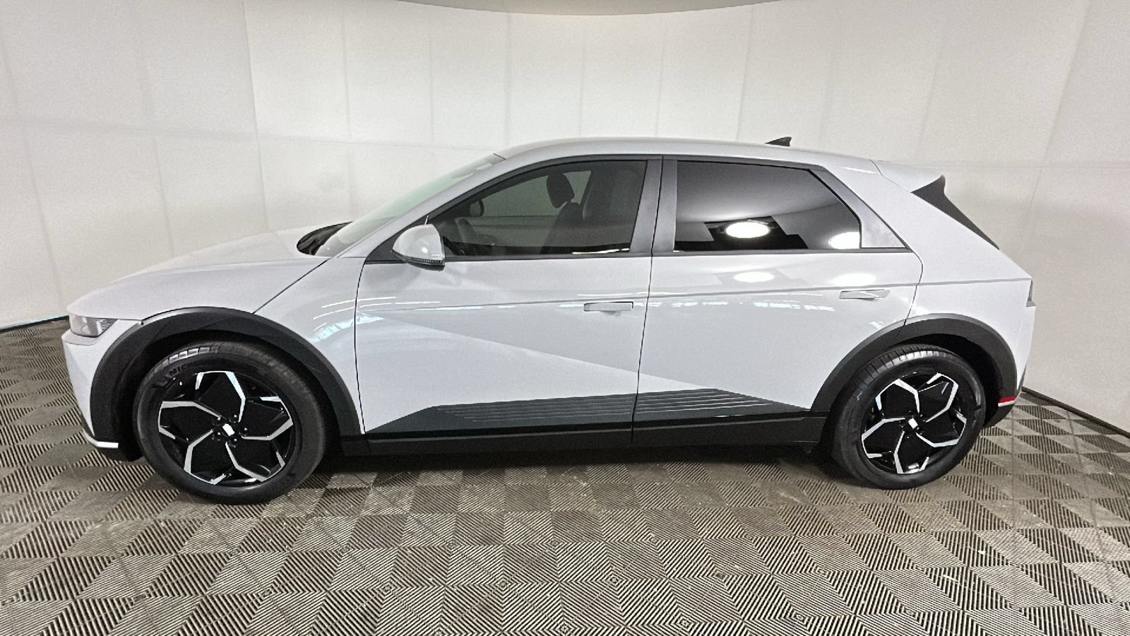 Used 2024 Hyundai Ioniq 5 SEL RWD image 6