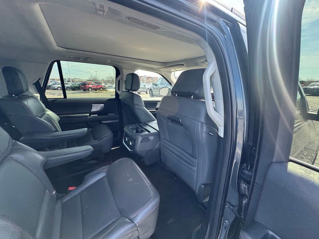 Certified 2025 Ford Expedition Active AWD/4WD image 12
