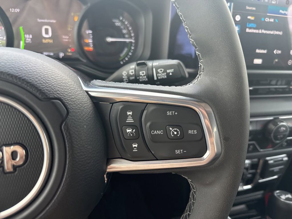 Used 2025 Jeep Wrangler Unlimited Sahara w/ Safety Group image 15