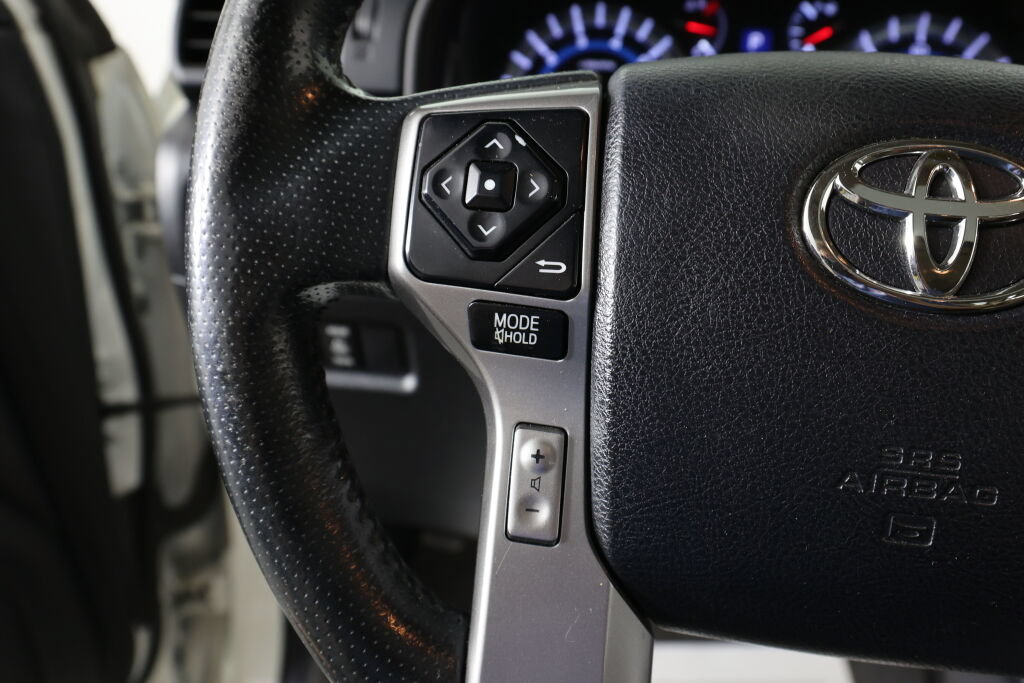 Used 2015 Toyota 4Runner Limited AWD/4WD image 32