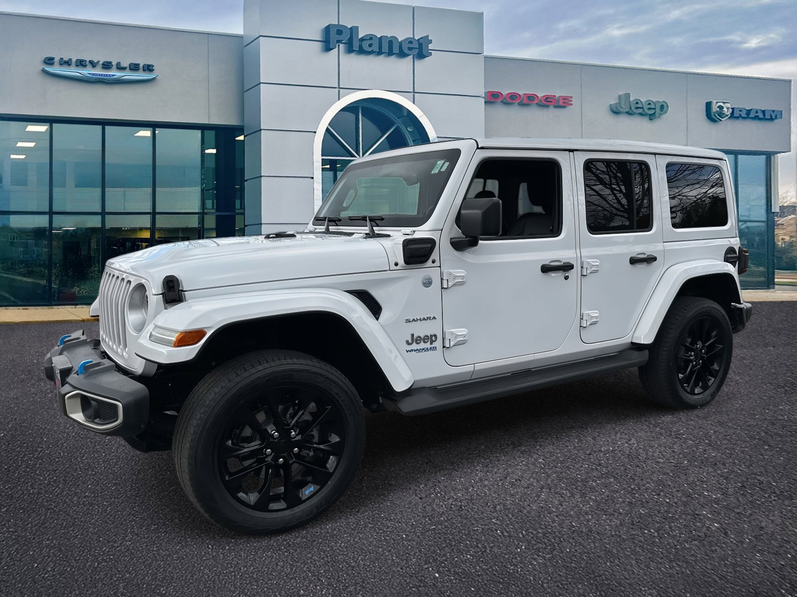 Used 2022 Jeep Wrangler Unlimited Sahara w/ Cold Weather Group image 4