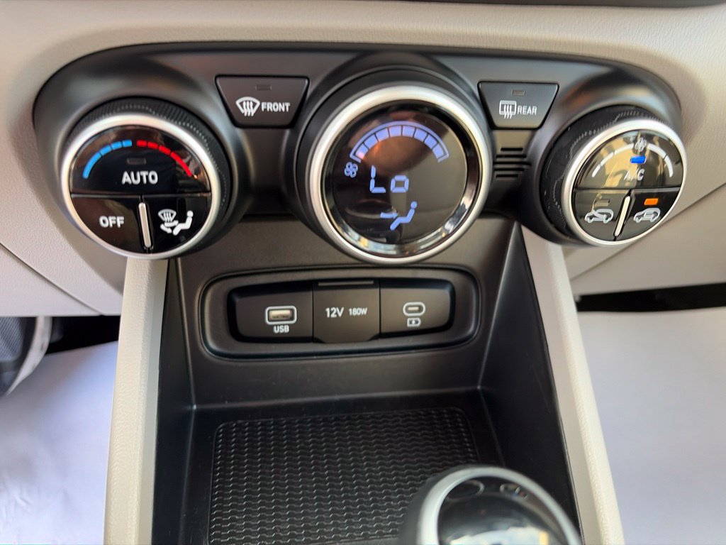 Used 2025 Hyundai Venue SEL FWD image 36
