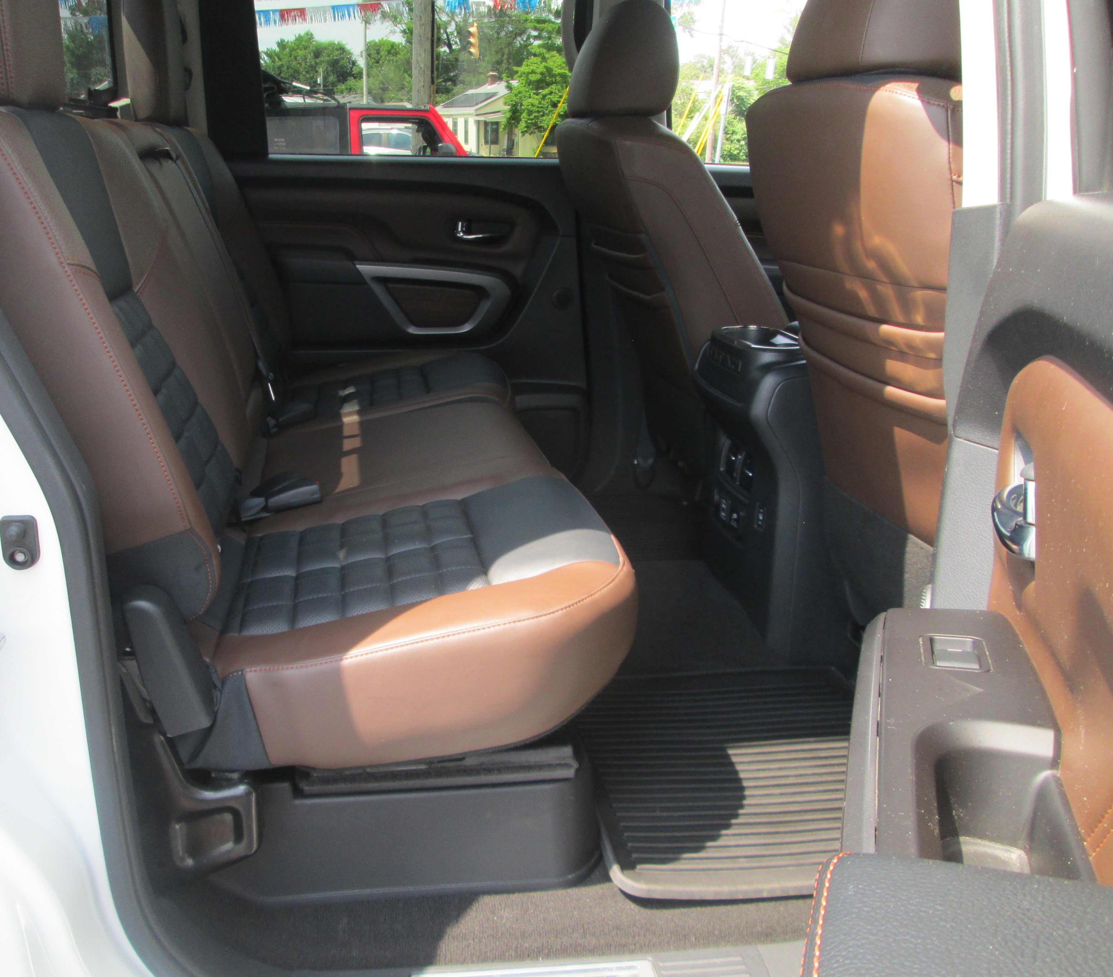 Used 2019 Nissan Titan Platinum Reserve w/ Platinum Utility Package AWD/4WD image 16