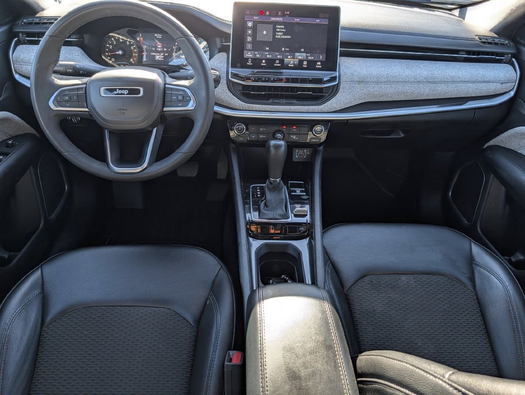 Used 2023 Jeep Compass Latitude AWD/4WD image 11