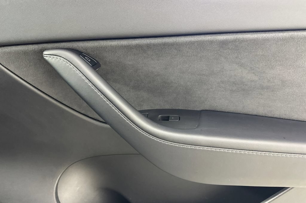 Used 2021 Tesla Model Y Long Range AWD/4WD image 20