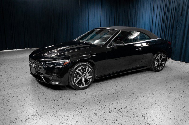 Used 2025 Mercedes-Benz CLE 300 4MATIC Cabriolet image 2