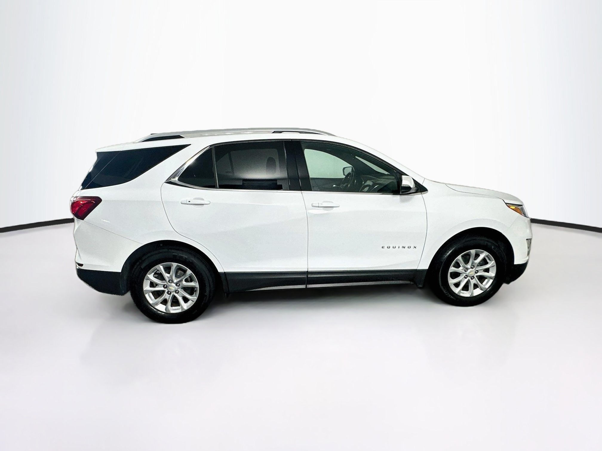 Used 2019 Chevrolet Equinox LT w/ Sun & Navigation Package AWD/4WD image 10