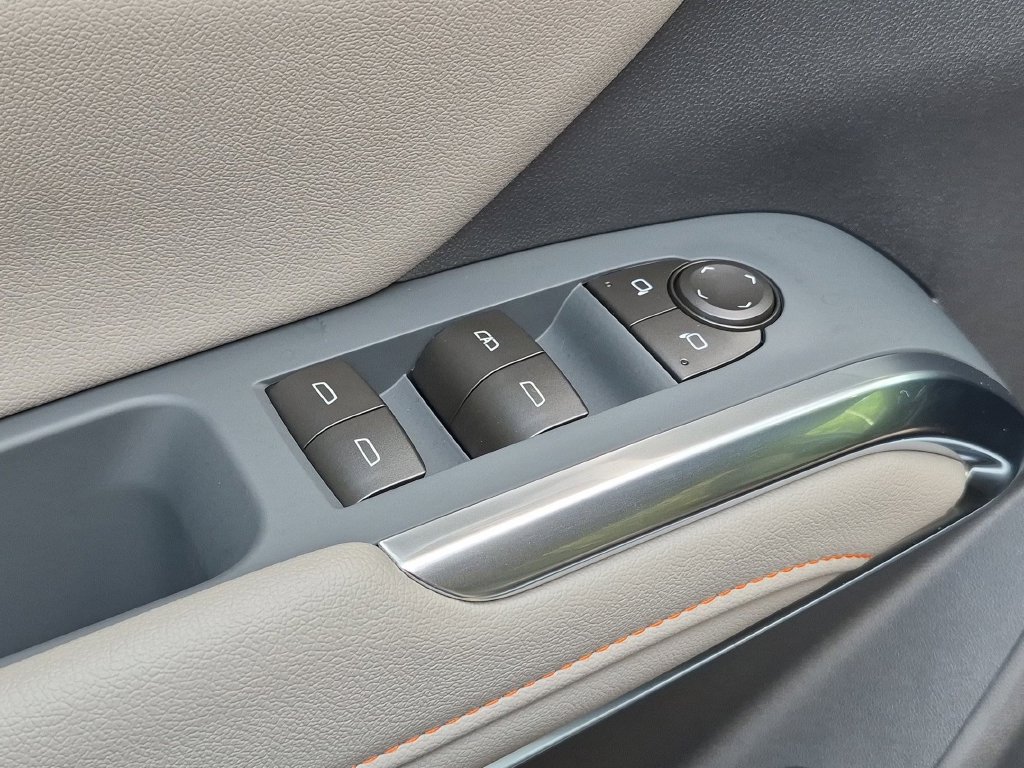 New 2027 Chevrolet Traverse LT FWD image 16