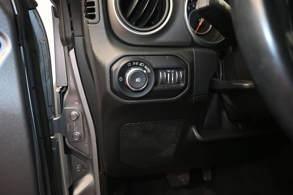 Used 2018 Jeep Wrangler Unlimited Sport S AWD/4WD image 12