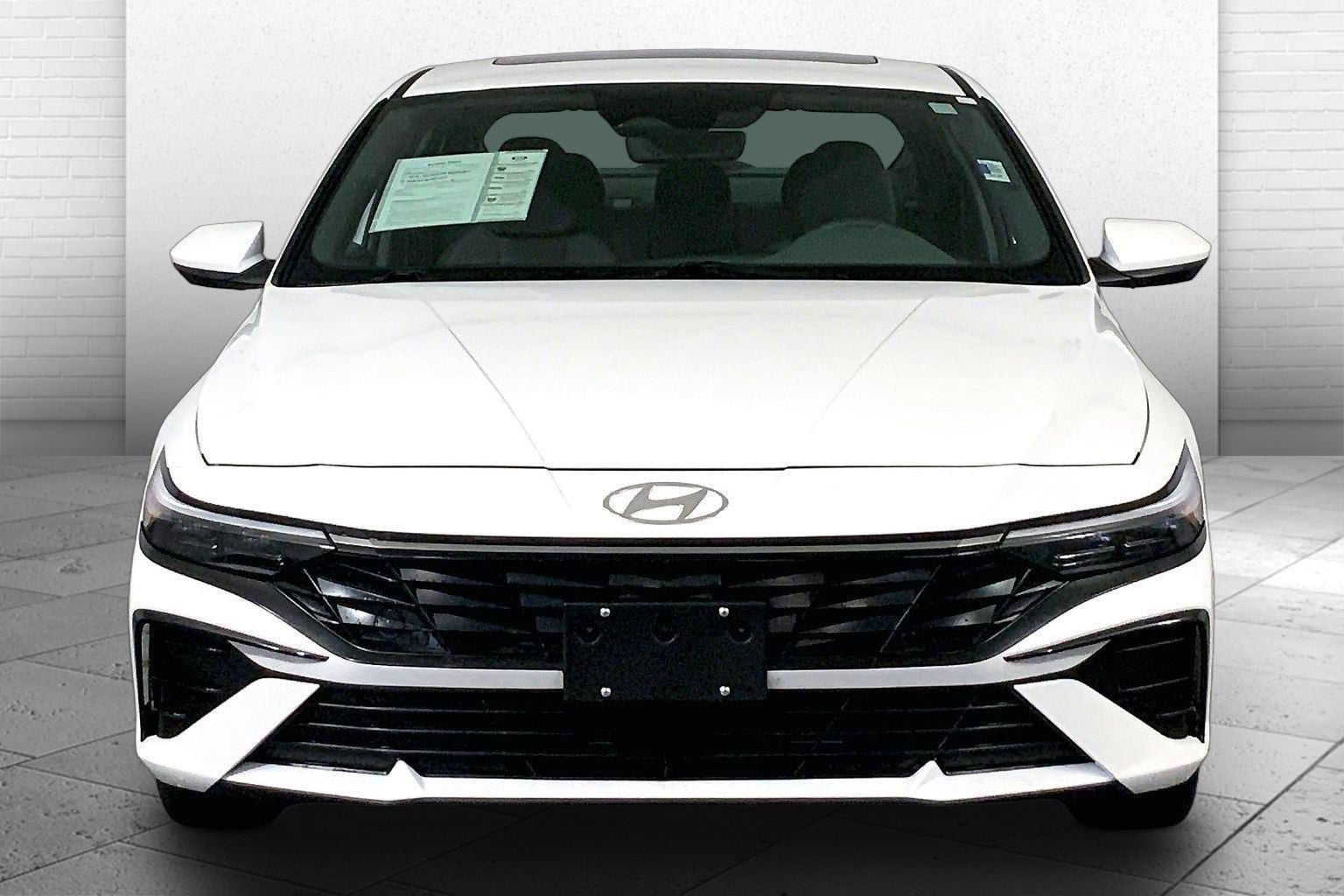 Used 2025 Hyundai Elantra SEL FWD image 2