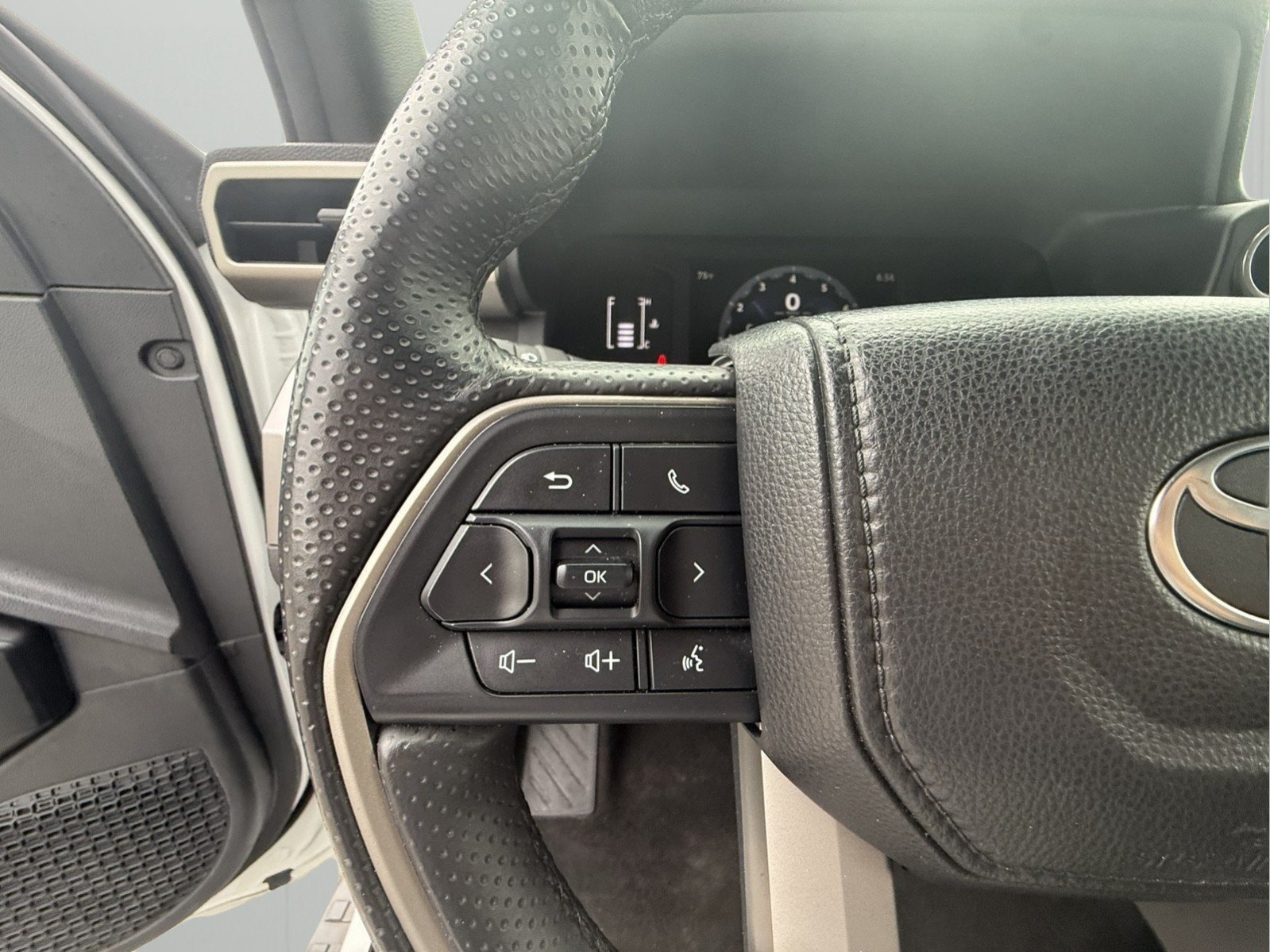 Used 2025 Toyota 4Runner SR5 AWD/4WD image 21