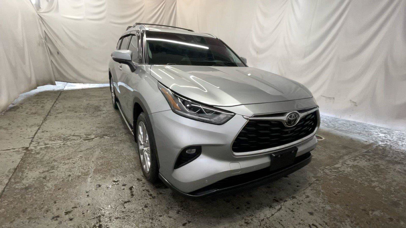 Used 2024 Toyota Highlander Limited AWD/4WD image 1