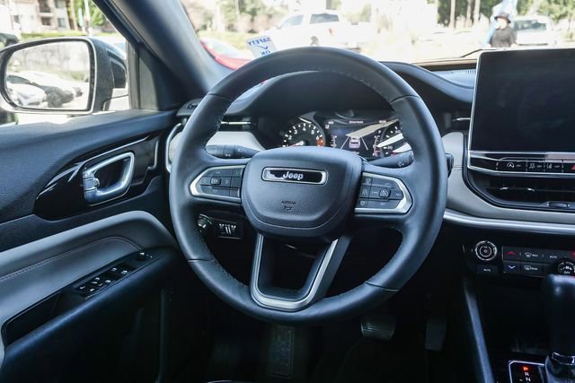 Used 2025 Jeep Compass Limited image 18