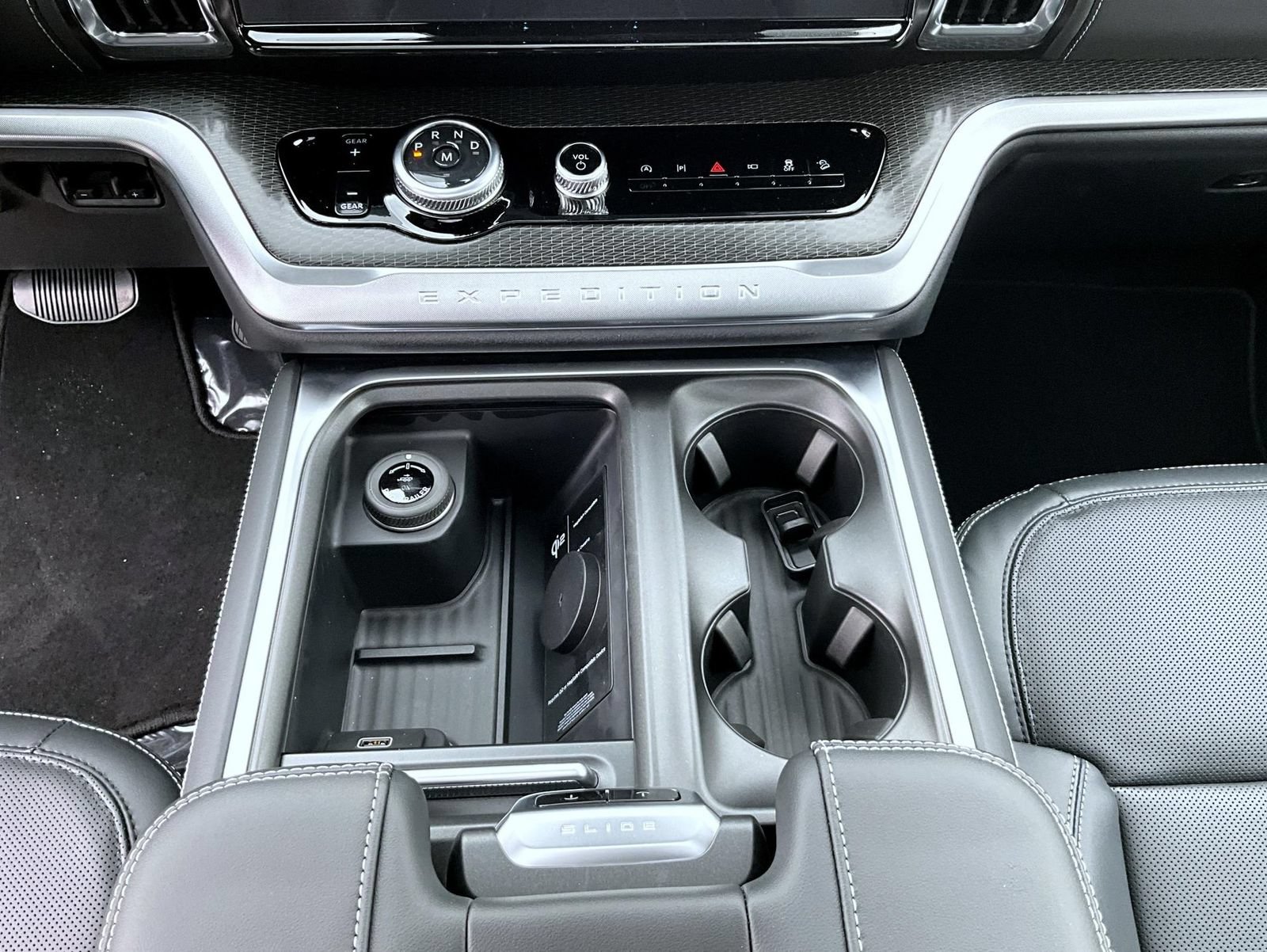 New 2027 Ford Expedition Platinum w/ Stealth Appearance Package AWD/4WD image 16