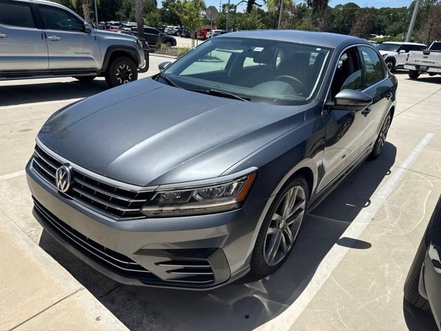 Used 2016 Volkswagen Passat 1.8T R-Line w/ R-Line Lighting Package FWD image 2