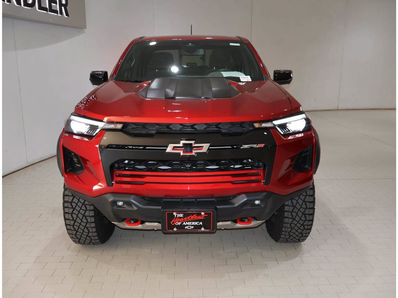 Used 2025 Chevrolet Colorado ZR2 w/ Technology Package AWD/4WD image 8
