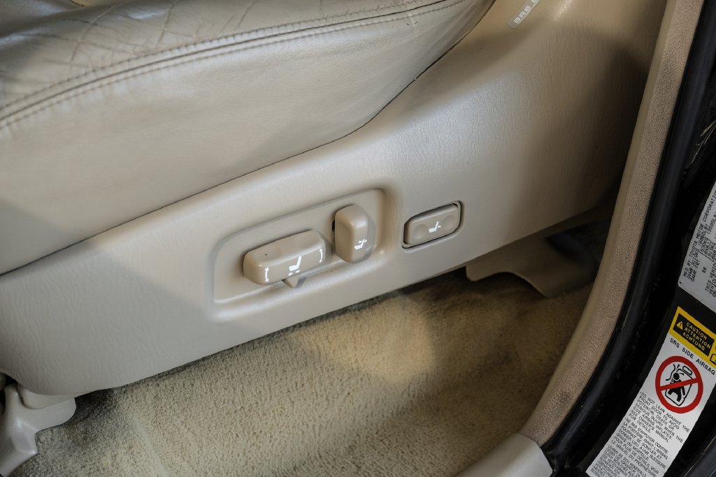 Used 2005 Lexus LX 470 4WD image 37