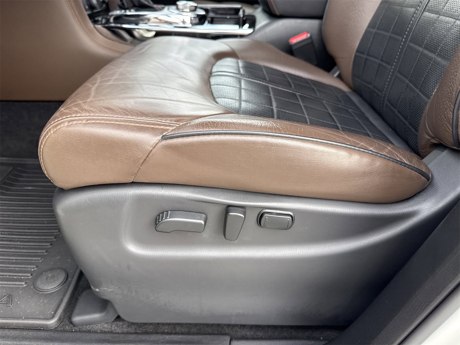 Used 2020 Nissan Armada Platinum w/ Platinum Reserve Package image 24