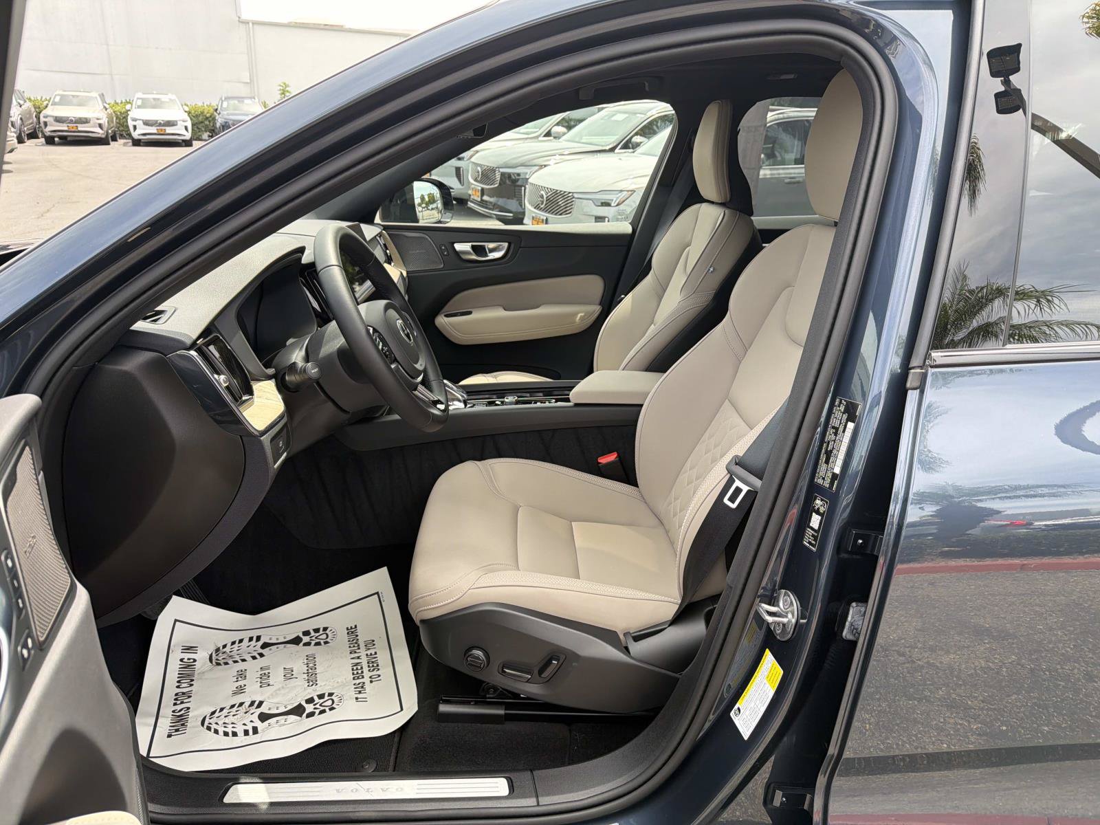Used 2026 Volvo XC60 B5 Plus w/ Climate Package PRO AWD/4WD image 17