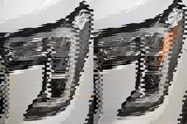 Used 2024 GMC Terrain SLT image 17