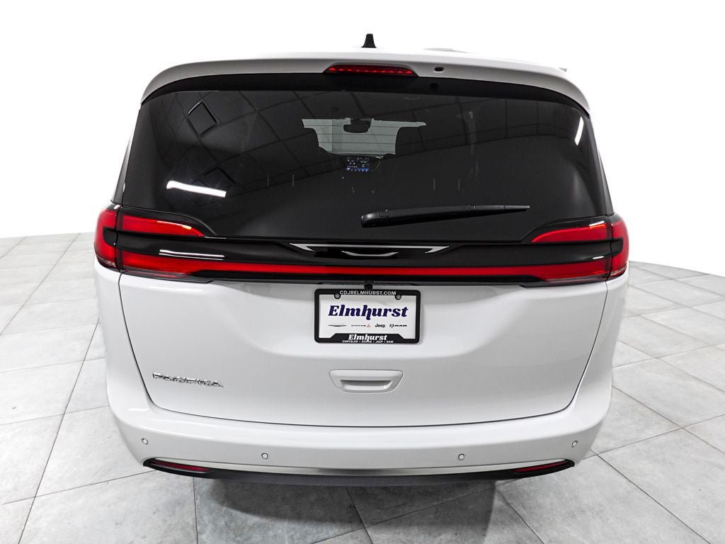 New 2027 Chrysler Pacifica Select FWD image 6