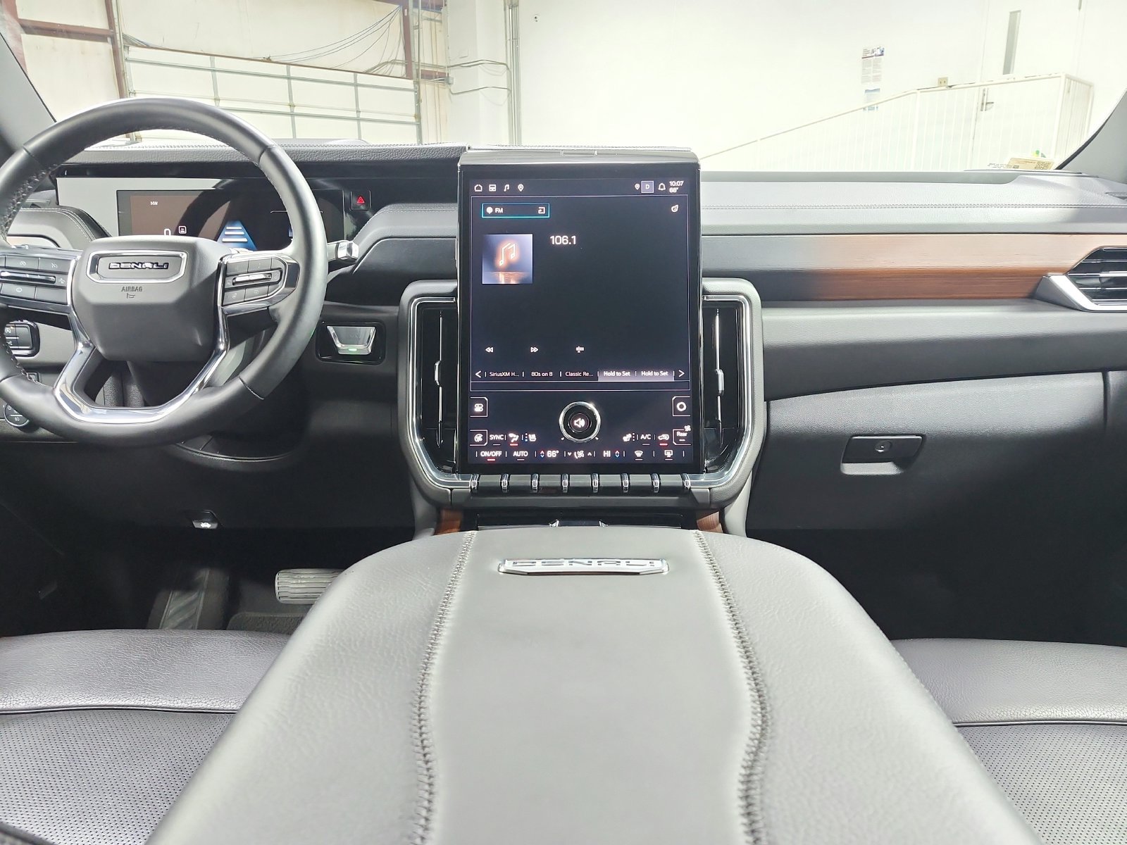 Used 2025 GMC Yukon Denali AWD/4WD image 25