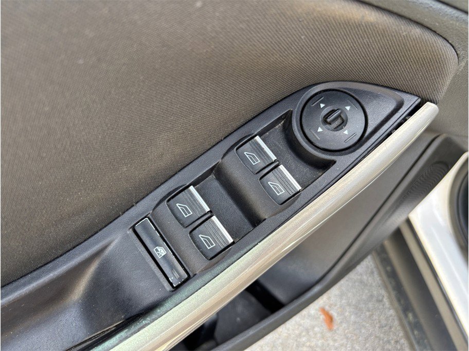Used 2015 Ford Focus Titanium FWD image 20
