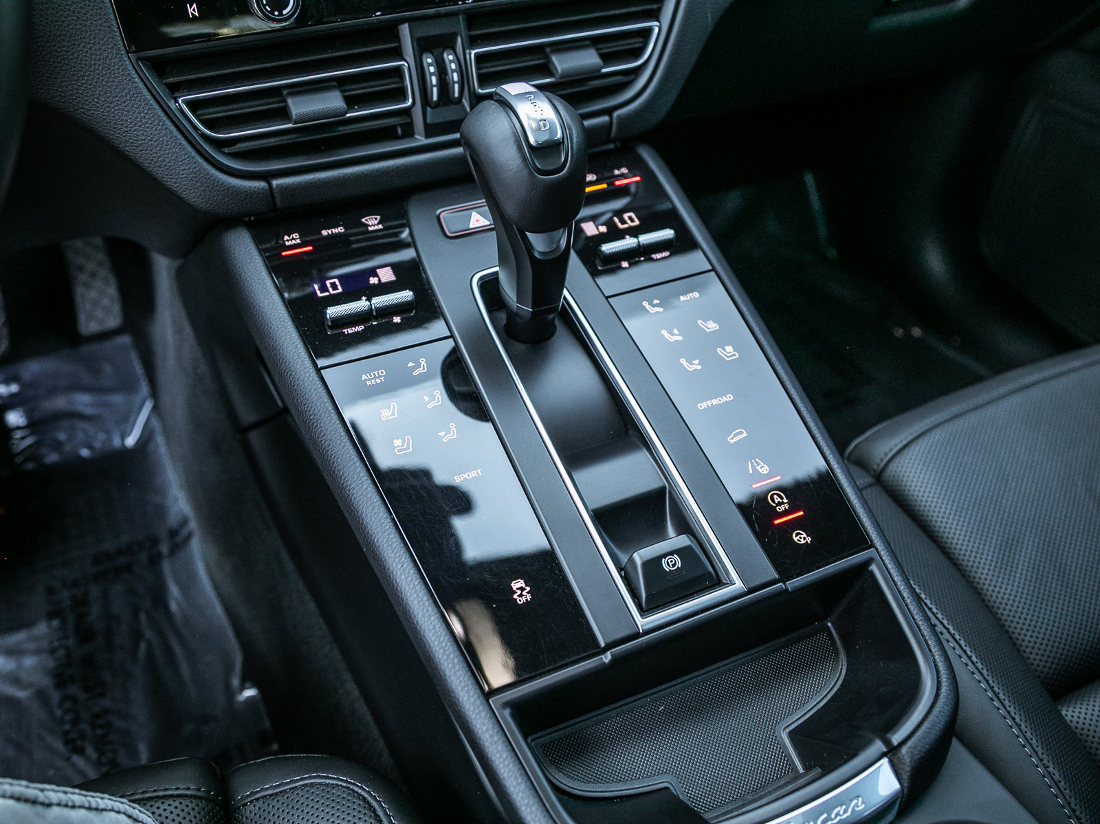 Certified 2023 Porsche Macan AWD/4WD image 18
