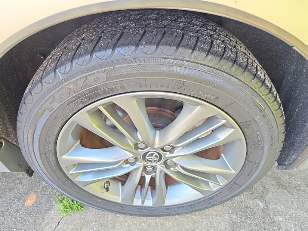 Used 2015 Toyota Camry SE w/ Moonroof Package FWD image 18