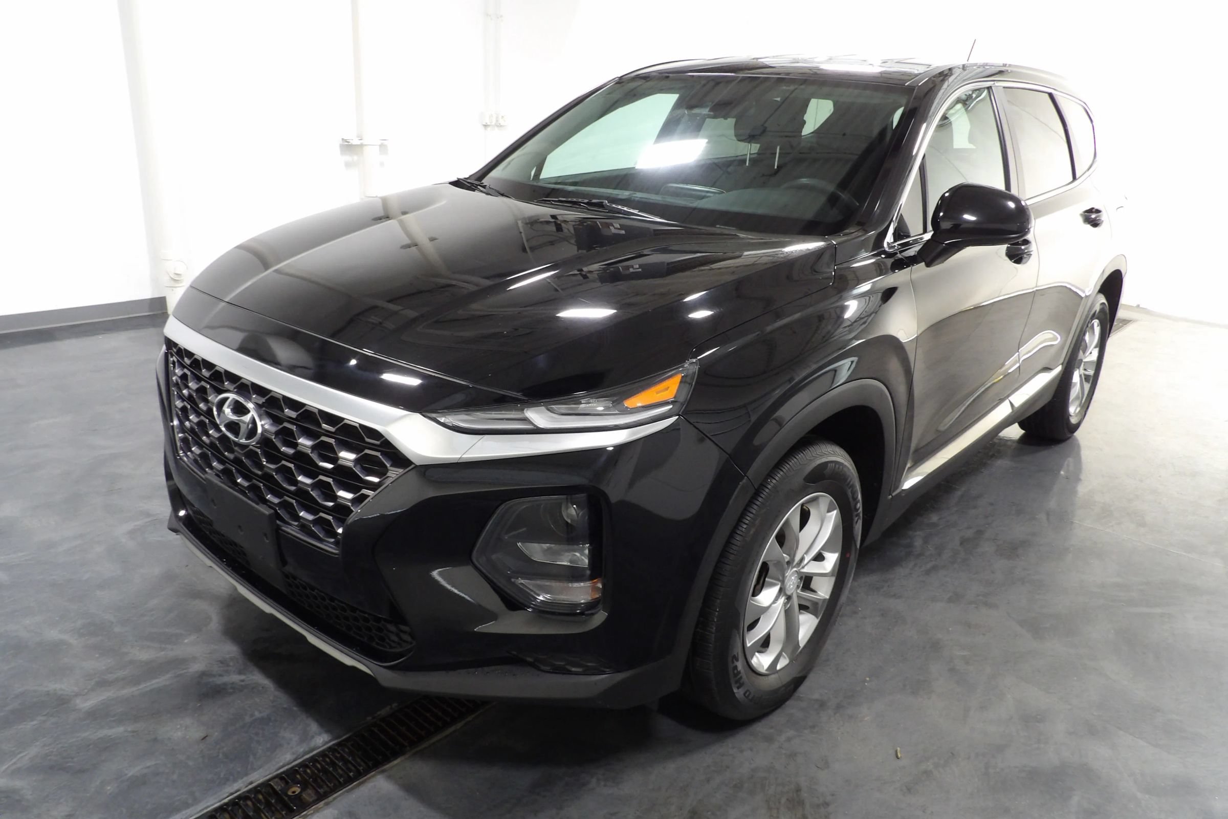 Used 2019 Hyundai Santa Fe SE w/ Cargo Package FWD image 3