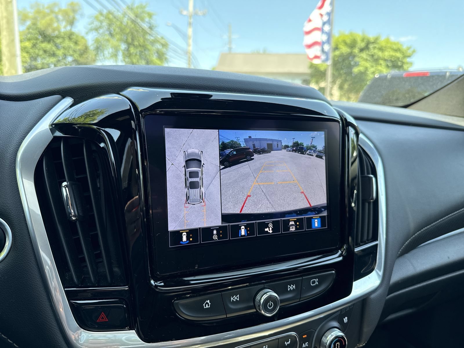 Used 2022 Chevrolet Traverse Premier w/ Redline Edition AWD/4WD image 39