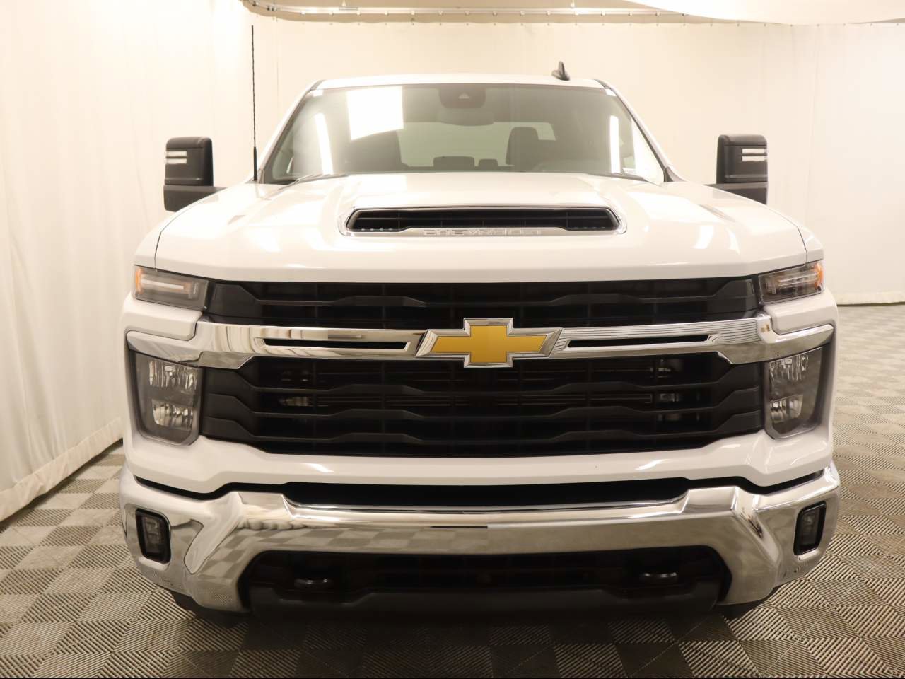 Used 2025 Chevrolet Silverado 2500 LT w/ Convenience Package AWD/4WD image 4