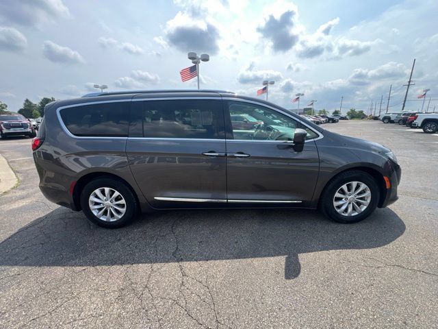 Used 2018 Chrysler Pacifica Touring-L Plus FWD image 4
