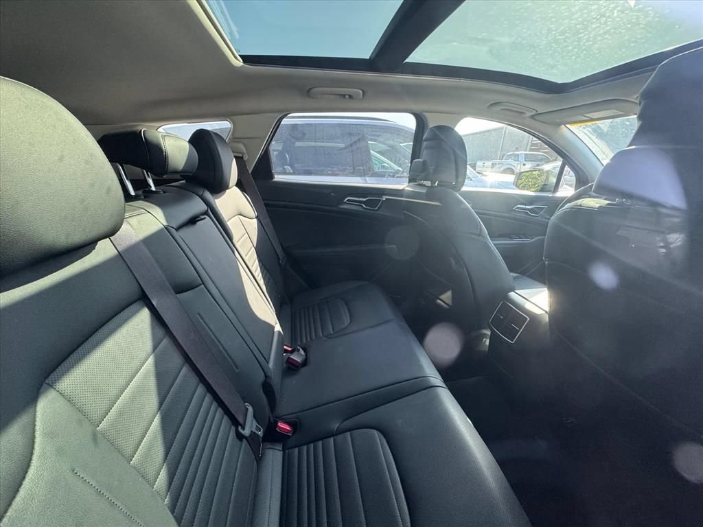 Certified 2025 Kia Sportage SX Prestige AWD/4WD image 4