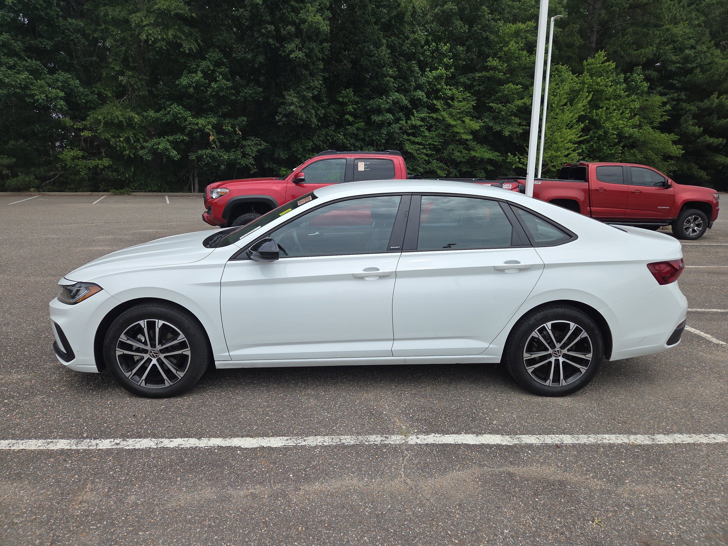 Used 2025 Volkswagen Jetta Sport FWD image 6