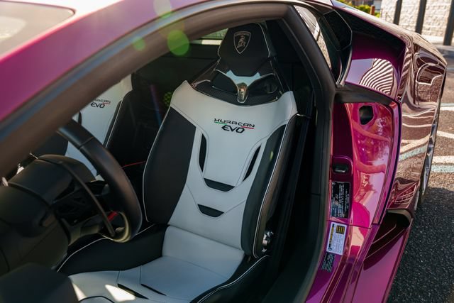 Used 2022 Lamborghini Huracan EVO RWD image 14